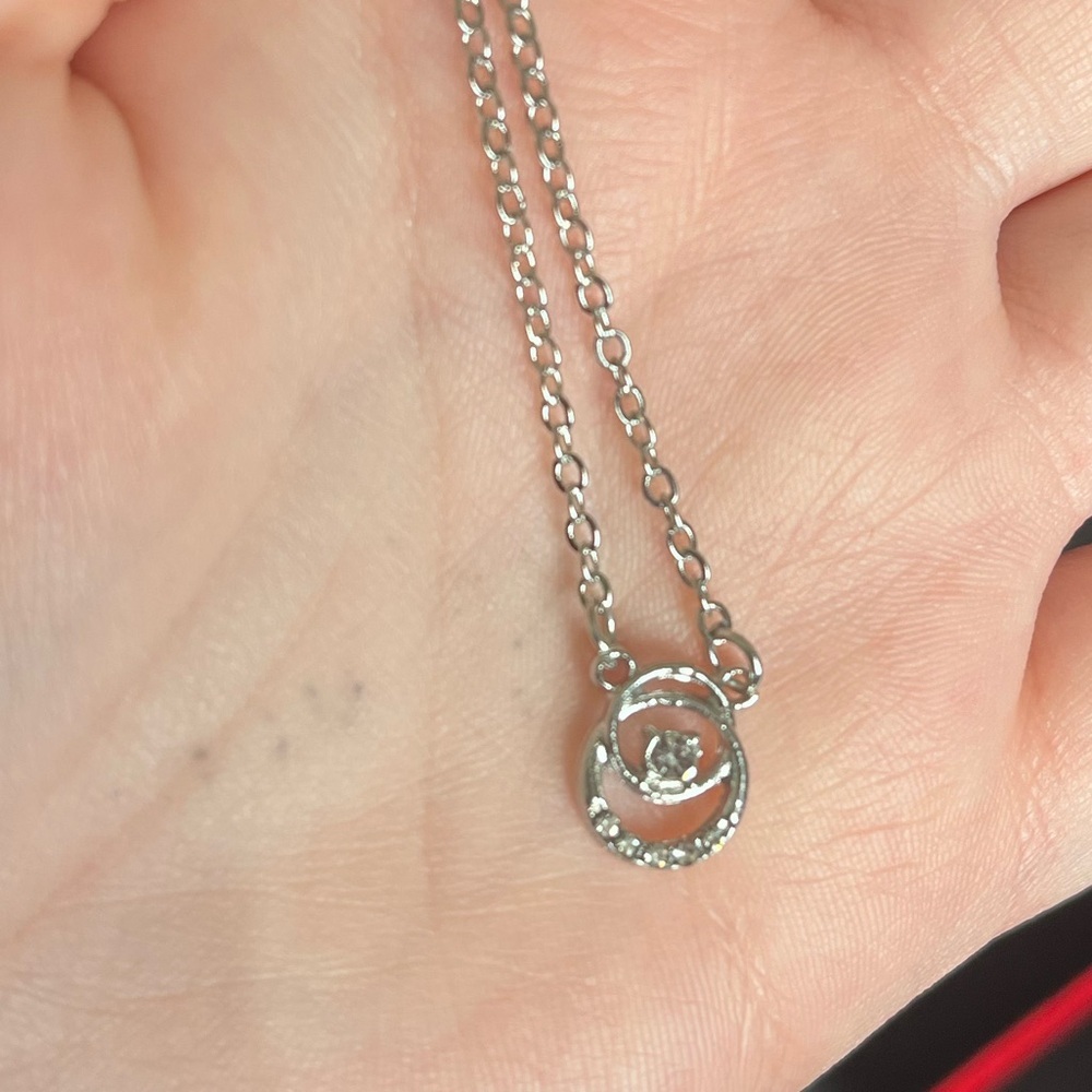 Interlocking Luna necklace - Picture 3 of 3